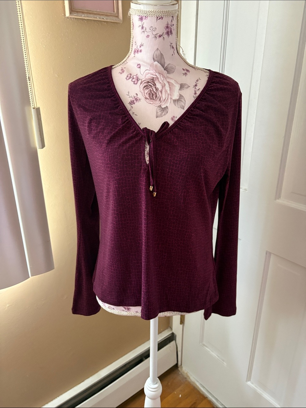 Michael Kors size small Women’s Tie-Neck Long Sleeve Top in Deep Wine
